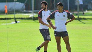 Pizarro y Pulido en un entrenamiento de Chivas 