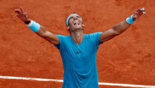 Nadal celebra triunfo en Roland Garros