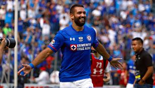 Cauteruccio celebra un gol con Cruz Azul