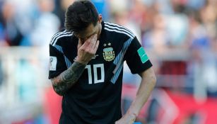 Messi se lamenta en el juego de Argentina