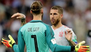 Ramos habla con De Gea durante el duelo contra Portugal