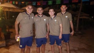 Jugadores de los Pumas a su llegada a Acapulco