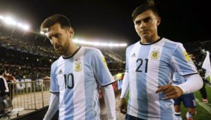 Lionel Messi y Paulo Dybala durante un partido con Argentina