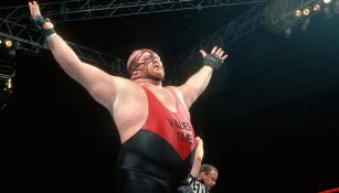 Vader después de ganar una lucha en la WWF
