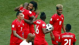 Jugadores de Panamá celebran gol