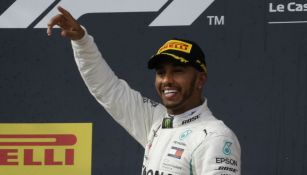 Lewis Hamilton festeja tras ganar el GP de Francia
