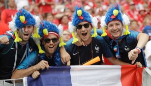 Fans de Francia muestran su bandera en las tribunas