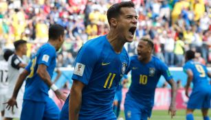 Coutinho festeja un gol con Brasil
