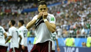 Chicharito besa el escudo de México en el Mundial de Rusia 2018