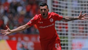 Triverio celebra un gol con Toluca