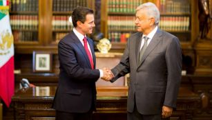Peña Nieto y AMLO se saludan durante su encuentro