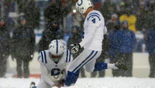 Vinatieri ejecuta patada con los Colts sobre la nieve 