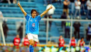 Chelito Delgado festeja gol con Cruz Azul