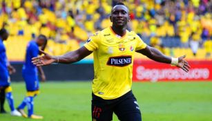 Eryc Leonel Castillo festeja un gol con Guayaquil