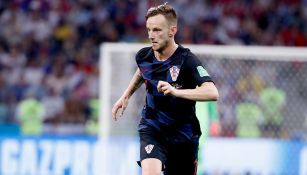 Rakitic disputa un juego con Croacia en el Mundial de Rusia 2018