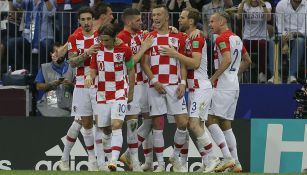 Jugadores de Croacia festejan un gol