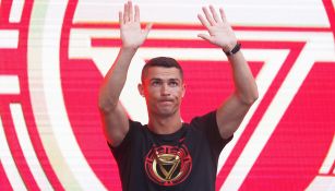 Cristiano Ronaldo saluda a fans en evento con marca patrocinadora