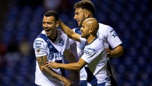 Puebla festeja gol de Arreola frente a Toluca