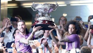 Marcelo y Ramos levantan el trofeo Santiago Bernabéu