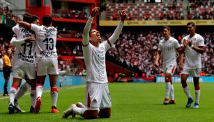 Chivas celebra gol doblete de Ángel Zaldivar contra Toluca
