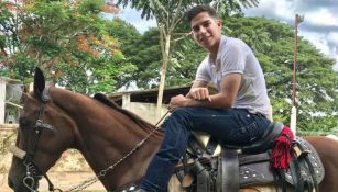 Diego Lainez montando a caballo
