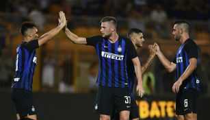 Jugadores del Inter celebran un gol en pretemporada