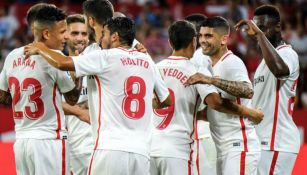 Jugadores se Sevilla celebran el triunfo obtenido