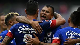Caraglio y Domínguez festejan gol en duelo de Copa MX