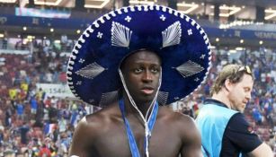 Benjamin mnedy portando un sombrero de charro al término de la final del Mundial
