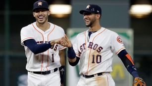 Jugadores de los Astros celebran un triunfo