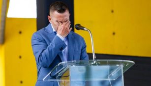 Christian Giménez llora durante el anuncio de su adiós a las canchas
