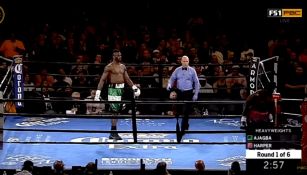 Curtis Harper abandona el ring tras sonar la campana