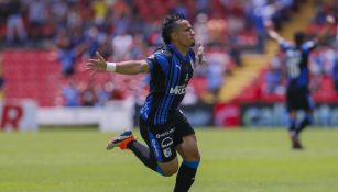 Sanvezzo festeja gol en el Corregidora