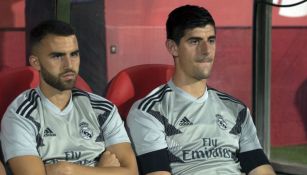 Courtois junto a Borja Mayoral en la banca del Real Madrid