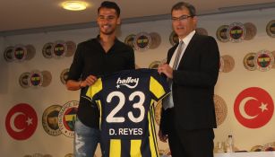 Reyes, durante su presentación con el Fenerbahçe