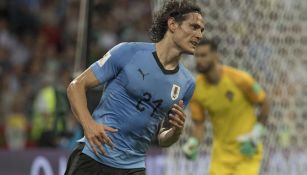 Cavani disputa un duelo con Uruguay en el Mundial 