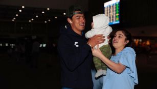 Erick Gutiérrez estuvo con su familia en el aeropuerto