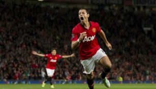 Chicharito festeja gol con el Manchester United