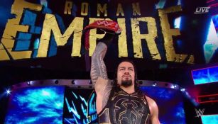 Roman Reigns presenta el Campeonato Universal frente a los aficionados de WWE