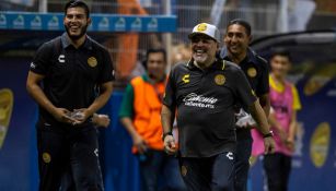 Maradona sonríe tras un gol de Dorados