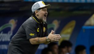 Maradona durante su partido debut con Dorados