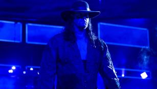 Undertaker hace su aparición en Monday Night RAW
