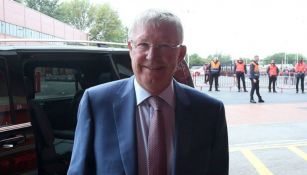 Sir Alex Ferguson sonríe a su llegada a Old Trafford
