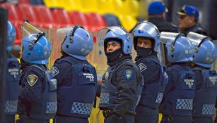Policías en el Estadio Azteca 