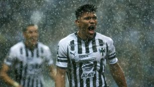 Jesús Gallardo festeja su gol en el partido vs Xolos