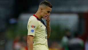 Mateus Uribe se lamenta tras fallar el penalti contra Chivas