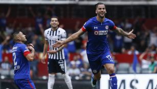 Édgar Méndez celebra gol contra Monterrey