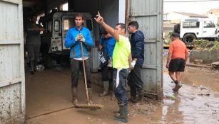 Rafael Nadal durante las tareas de rescate en Manacor