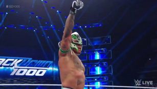 Rey Mysterio en el ring de SmackDown Live