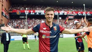 Piatek celebra tras un triunfo del Genoa en Serie A